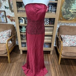St. John Couture Rare Strapless Crystal Gown Dark Ruby Size 8 NWT